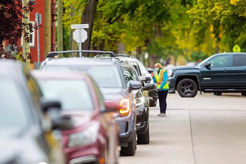 MIKAELA MACKENZIE / WINNIPEG FREE PRESS

Traffic lines up down multiple blocks of Charles Street for COVID-19 drive-through testing in Winnipeg on Thursday, Sept. 17, 2020. For Danielle story.
Winnipeg Free Press 2020.