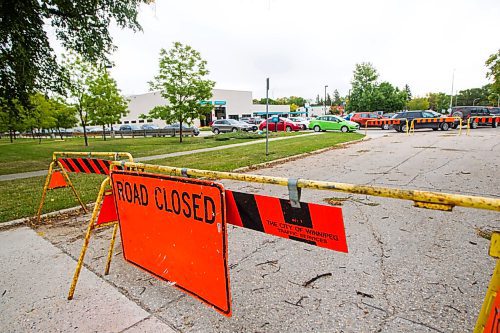 MIKAELA MACKENZIE / WINNIPEG FREE PRESS

Traffic lines up at the COVID-19 drive-through testing in Winnipeg on Thursday, Sept. 17, 2020. For Danielle story.
Winnipeg Free Press 2020.