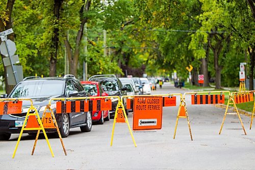 MIKAELA MACKENZIE / WINNIPEG FREE PRESS

Traffic lines up down multiple blocks of Charles Street for COVID-19 drive-through testing in Winnipeg on Thursday, Sept. 17, 2020. For Danielle story.
Winnipeg Free Press 2020.