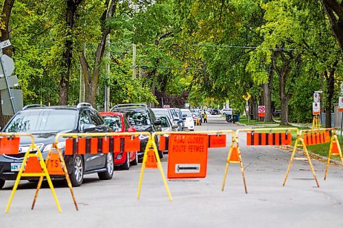 MIKAELA MACKENZIE / WINNIPEG FREE PRESS

Traffic lines up down multiple blocks of Charles Street for COVID-19 drive-through testing in Winnipeg on Thursday, Sept. 17, 2020. For Danielle story.
Winnipeg Free Press 2020.