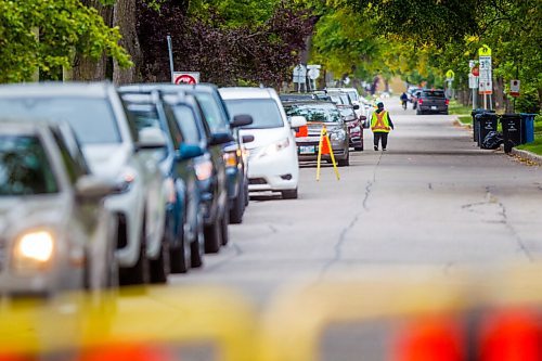 MIKAELA MACKENZIE / WINNIPEG FREE PRESS

Traffic lines up down multiple blocks of Charles Street for COVID-19 drive-through testing in Winnipeg on Thursday, Sept. 17, 2020. For Danielle story.
Winnipeg Free Press 2020.