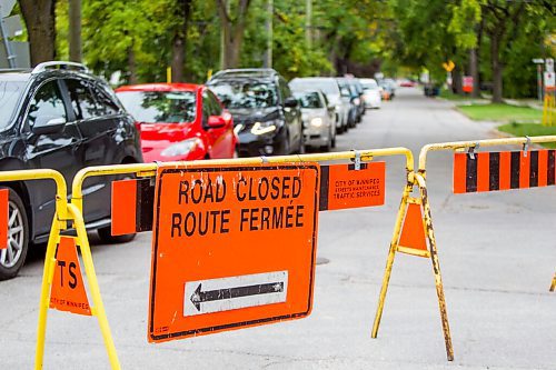 MIKAELA MACKENZIE / WINNIPEG FREE PRESS

Traffic lines up down multiple blocks of Charles Street for COVID-19 drive-through testing in Winnipeg on Thursday, Sept. 17, 2020. For Danielle story.
Winnipeg Free Press 2020.