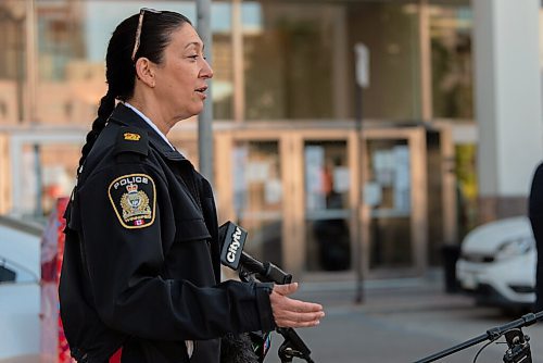 JESSE BOILY  / WINNIPEG FREE PRESS
Winnipeg Police School Resource Officers Program Inspector Bonnie Emerson speaks to media outside the Winnipeg Police Service Headquarters on Thursday. Thursday, Sept. 17, 2020.
Reporter: Maggie Macintosh