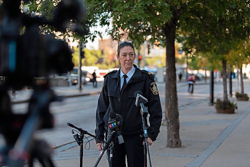 JESSE BOILY  / WINNIPEG FREE PRESS
Winnipeg Police School Resource Officers Program Inspector Bonnie Emerson speaks to media outside the Winnipeg Police Service Headquarters on Thursday. Thursday, Sept. 17, 2020.
Reporter: Maggie Macintosh