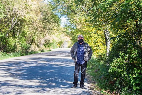 MIKAELA MACKENZIE / WINNIPEG FREE PRESS

Resident Tom Pearson, who is concerned with the lack of consultation and potential issues with more open streets in his community of Riverview, poses for a portrait on Churchill Drive in Winnipeg on Thursday, Sept. 17, 2020.  For Joyanne story.

Winnipeg Free Press 2020