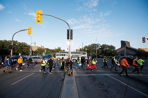 JOHN WOODS / WINNIPEG FREE PRESS
Family and friends search for Katelyn Fontaine along Main St in Winnipeg Thursday, September 17, 2020. Fontaine was last in contact with family on September 3.

Reporter: ?