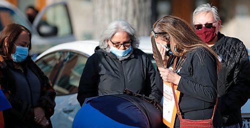 JOHN WOODS / WINNIPEG FREE PRESS
A woman weeps as family and friends gather prior to a search for Katelyn Fontaine along Main St in Winnipeg Thursday, September 17, 2020. Fontaine was last in contact with family on September 3.

Reporter: ?