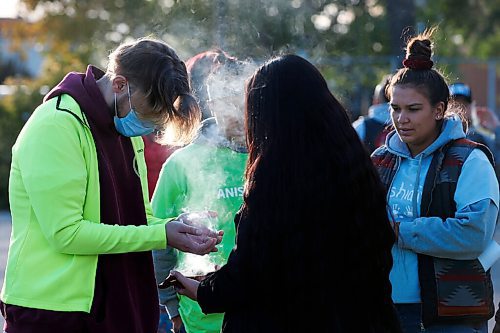 JOHN WOODS / WINNIPEG FREE PRESS
Family and friends gather for a search for Katelyn Fontaine along Main St in Winnipeg Thursday, September 17, 2020. Fontaine was last in contact with family on September 3.

Reporter: ?