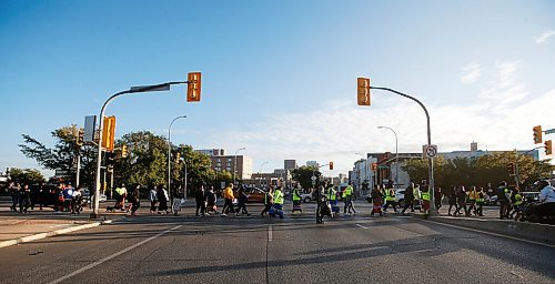 JOHN WOODS / WINNIPEG FREE PRESS
Family and friends search for Katelyn Fontaine along Main St in Winnipeg Thursday, September 17, 2020. Fontaine was last in contact with family on September 3.

Reporter: ?