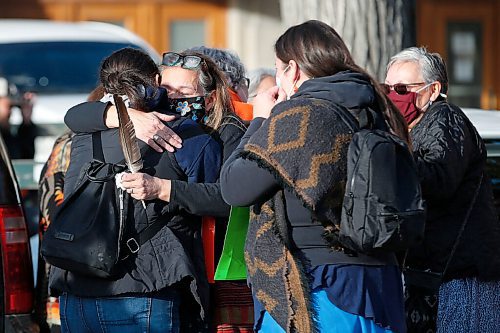 JOHN WOODS / WINNIPEG FREE PRESS
Family and friends comfort each other prior to a search for Katelyn Fontaine along Main St in Winnipeg Thursday, September 17, 2020. Fontaine was last in contact with family on September 3.

Reporter: ?