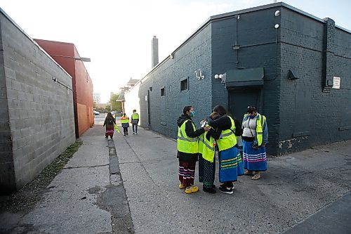 JOHN WOODS / WINNIPEG FREE PRESS
Family and friends comfort each other after searching in a garbage bin for Katelyn Fontaine along Main St in Winnipeg Thursday, September 17, 2020. Fontaine was last in contact with family on September 3.

Reporter: ?