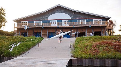 MIKE DEAL / WINNIPEG FREE PRESS
High performance rowers take their sculls down to the Red River for an early morning session on Friday.
See Melissa Martin story
200918 - Friday, September 18, 2020.