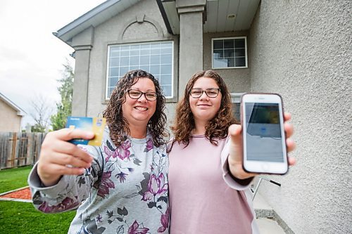 MIKAELA MACKENZIE / WINNIPEG FREE PRESS

Sarah Stoecklin-Falk and her 14-year-old daughter, Rogan Stoecklin, pose for a photo in Stony Mountain on Friday, Sept. 18, 2020.  Both often use tap (either on their phones or with cards) to pay for goods. For Joel Schlesinger story.

Winnipeg Free Press 2020