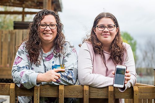 MIKAELA MACKENZIE / WINNIPEG FREE PRESS

Sarah Stoecklin-Falk and her 14-year-old daughter, Rogan Stoecklin, pose for a photo in Stony Mountain on Friday, Sept. 18, 2020.  Both often use tap (either on their phones or with cards) to pay for goods. For Joel Schlesinger story.

Winnipeg Free Press 2020