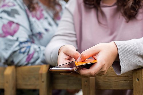 MIKAELA MACKENZIE / WINNIPEG FREE PRESS

Sarah Stoecklin-Falk and her 14-year-old daughter, Rogan Stoecklin, pose for a photo in Stony Mountain on Friday, Sept. 18, 2020.  Both often use tap (either on their phones or with cards) to pay for goods. For Joel Schlesinger story.

Winnipeg Free Press 2020