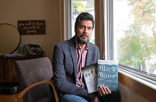 RUTH BONNEVILLE / WINNIPEG FREE PRESS
ENT - author
David Alexander Robertson
Portrait of David A. Robertson in his home Friday. Photo to go with an interview to run Tuesday, Sept. 22 in arts & life.
Ben Sigurdson's story.
Sept 18th, 2020
