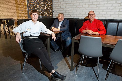 MIKE DEAL / WINNIPEG FREE PRESS
Wow Hospitality president Doug Stephen (centre) with the co-owners and head chefs, Kelly Cattani (left) and Michael Dacquisto (right) in the two-in-one restaurant concept Bluestone Cottage/Alena Rustic Italian at 3670 Roblin Blvd.
200918 - Friday, September 18, 2020.