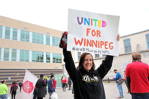 RUTH BONNEVILLE / WINNIPEG FREE PRESS

LOCAL STDUP - united way

Julia Richard, a United Way volunteer, holds poster stating - United For Winnipeg, at the kick-off for rally Friday. 

2020 Volunteer Campaign Chair, Dave Angus, volunteers, supporters and others kick off community-wide rally for recovery and inclusion during United Way Winnipegs Walk This Way event at 580 Main Street Friday. 

See press release for more details.  

Sept 18th, 2020