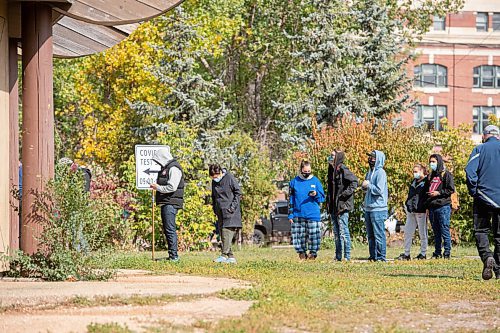 Mike Sudoma / Winnipeg Free Press
A line of people await CoVid 19 testing outside the doors of Thunderbird House in downtown Winnipeg Friday afternoon
September 18, 2020