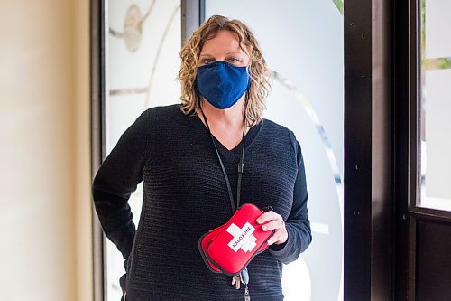 MIKAELA MACKENZIE / WINNIPEG FREE PRESS

Tammy Reimer poses for a portrait with naloxone kits at Nine Circles in Winnipeg on Friday, Sept. 18, 2020.  For Katie May story.

Winnipeg Free Press 2020