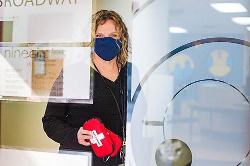 MIKAELA MACKENZIE / WINNIPEG FREE PRESS

Tammy Reimer poses for a portrait with naloxone kits at Nine Circles in Winnipeg on Friday, Sept. 18, 2020.  For Katie May story.

Winnipeg Free Press 2020