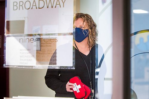 MIKAELA MACKENZIE / WINNIPEG FREE PRESS

Tammy Reimer poses for a portrait with naloxone kits at Nine Circles in Winnipeg on Friday, Sept. 18, 2020.  For Katie May story.

Winnipeg Free Press 2020