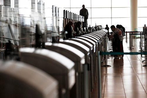 JOHN WOODS / WINNIPEG FREE PRESS
Passengers line up at the departure desk at the airport in Winnipeg Sunday, September 20, 2020. Flight numbers have been down at the airport due to COVID-19.

Reporter: ?