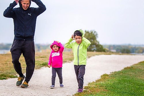 MIKAELA MACKENZIE / WINNIPEG FREE PRESS

Howie Eugenio (left) and his kids, Veyda (two) and Bishop (three) go for a walk on a windy day at Westview Park in Winnipeg on Monday, Sept. 21, 2020.  Standup.

Winnipeg Free Press 2020