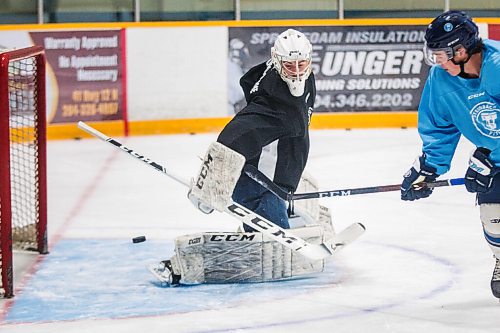 MIKAELA MACKENZIE / WINNIPEG FREE PRESS
Goalie Thomson Phinney at the Steinbach Pistons MJHL training camp at the TG Smith Centre in Steinbach on Tuesday, Sept. 22, 2020. For Mike Sawatzky story.
Winnipeg Free Press 2020