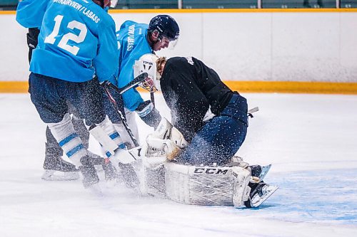 MIKAELA MACKENZIE / WINNIPEG FREE PRESS
Goalie Thomson Phinney at the Steinbach Pistons MJHL training camp at the TG Smith Centre in Steinbach on Tuesday, Sept. 22, 2020. For Mike Sawatzky story.
Winnipeg Free Press 2020