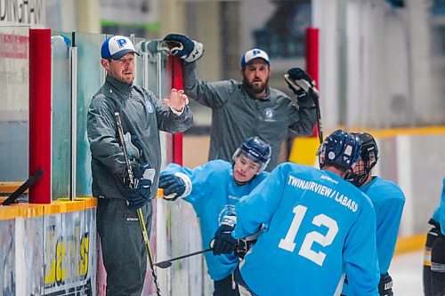 MIKAELA MACKENZIE / WINNIPEG FREE PRESS

Head coach Paul Dyck talks to players at the Steinbach Pistons MJHL training camp at the TG Smith Centre in Steinbach on Tuesday, Sept. 22, 2020.  For Mike Sawatzky story.

Winnipeg Free Press 2020