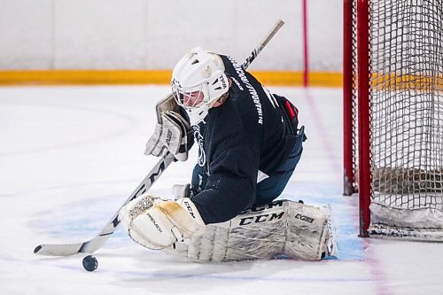 MIKAELA MACKENZIE / WINNIPEG FREE PRESS

Goalie Thomson Phinney at the Steinbach Pistons MJHL training camp at the TG Smith Centre in Steinbach on Tuesday, Sept. 22, 2020.  For Mike Sawatzky story.

Winnipeg Free Press 2020