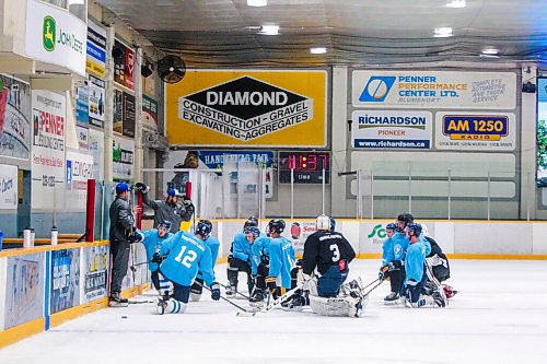 MIKAELA MACKENZIE / WINNIPEG FREE PRESS

Head coach Paul Dyck talks to players at the Steinbach Pistons MJHL training camp at the TG Smith Centre in Steinbach on Tuesday, Sept. 22, 2020.  For Mike Sawatzky story.

Winnipeg Free Press 2020