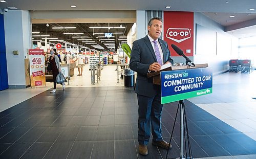 MIKE DEAL / WINNIPEG FREE PRESS
Justice Minister Cliff Cullen announces during a press conference Tuesday morning, in the Grant Park Shopping Centre, that the provincial government has established a new retail crime task force to support a safe and thriving retail community that benefits all Manitobans.
200922 - Tuesday, September 22, 2020.