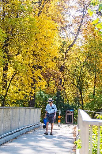 MIKAELA MACKENZIE / WINNIPEG FREE PRESS

Irwin Hayes, 93, goes on a walk through Kildonan Park on the first day of fall in Winnipeg on Tuesday, Sept. 22, 2020.  He walks nearly every day, and has enjoyed watching the leaves turn colour. Standup.

Winnipeg Free Press 2020