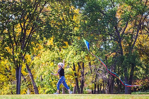 MIKAELA MACKENZIE / WINNIPEG FREE PRESS

Jackie Pyrz flies a kite at Kildonan Park on the first day of fall in Winnipeg on Tuesday, Sept. 22, 2020.  Standup.

Winnipeg Free Press 2020