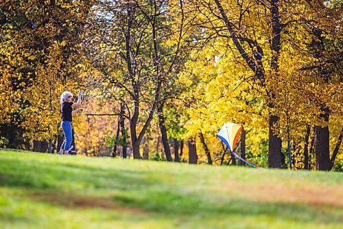 MIKAELA MACKENZIE / WINNIPEG FREE PRESS

Jackie Pyrz flies a kite at Kildonan Park on the first day of fall in Winnipeg on Tuesday, Sept. 22, 2020.  Standup.

Winnipeg Free Press 2020