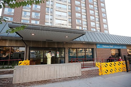 JOHN WOODS / WINNIPEG FREE PRESS
Photo of Parkview Place Care Centre on Edmonton in Winnipeg Tuesday, September 22, 2020. Manitobas latest COPVID-19 death was a resident of the facility.

Reporter: ?