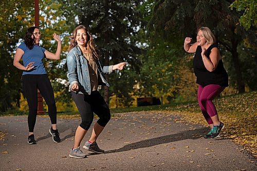 JESSE BOILY  / WINNIPEG FREE PRESS
Leanne Lucas, left, Lindsay Somers, centre, and Sarah Wilton have a warm up dance before their run at the Forks on Wednesday. Somers started the group and teaches people the basics to running. Wednesday, Sept. 23, 2020.
Reporter: Sabrina Carnevale