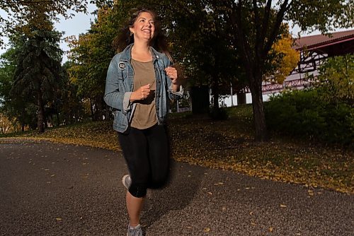 JESSE BOILY  / WINNIPEG FREE PRESS
Lindsay Somers takes a run through the Forks on Wednesday. Somers started the group and teaches people the basics to running. Wednesday, Sept. 23, 2020.
Reporter: Sabrina Carnevale
