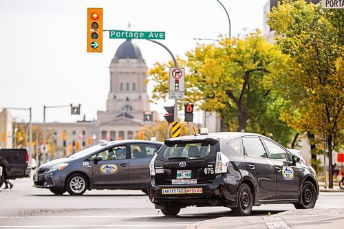 MIKAELA MACKENZIE / WINNIPEG FREE PRESS

Taxis downtown in Winnipeg on Thursday, Sept. 24, 2020. Winnipeg's taxi industry is seeking changes to address the challenges it's facing in the pandemic. 

Winnipeg Free Press 2020