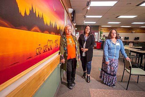 MIKAELA MACKENZIE / WINNIPEG FREE PRESS

Chickadee Richard, Anishinaabe knowledge keeper (left), Bobbi-Jo Leclair, Itinerant Indigenous Education consultant,  and Diane Maytwayashing, Anishinaabe community member, pose for a portrait while working on a beta version of the Indigenous Minecraft they're unveiling in November in Winnipeg on Thursday, Sept. 24, 2020. For Maggie Macintosh story. 

Winnipeg Free Press 2020