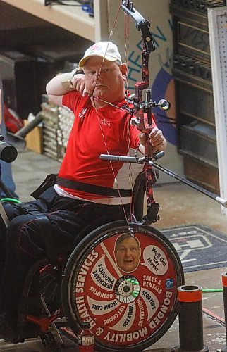 MIKE DEAL / WINNIPEG FREE PRESS
Winnipeg para archer Rob Cox during his gold medal match against Mexico's Omar Echeverria in the Online Cup of the Americas held by World Archery. Rob competed from Heartland Archery at 10 Keenleyside Street, Thursday afternoon, winning the gold medal with a score of 142-140.
200924 - Thursday, September 24, 2020.