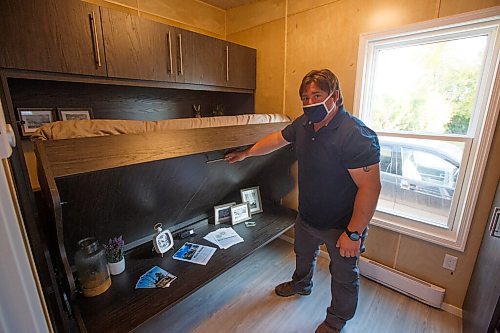 MIKE DEAL / WINNIPEG FREE PRESS
Jason Vitt pulls down the optional hidden bed/desk in the bedroom of the 379sqft Micro Mezzo that Mezzo Homes produce in their construction facility in Selkirk, MB.
200924 - Thursday, September 24, 2020.