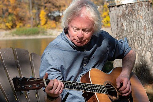 JESSE BOILY  / WINNIPEG FREE PRESS
Dan Donahue, a music producer and folk musician of the '70s, plays a song in his backyard sanctuary  on Friday. Friday, Sept. 25, 2020.
Reporter: Dave Sanderson