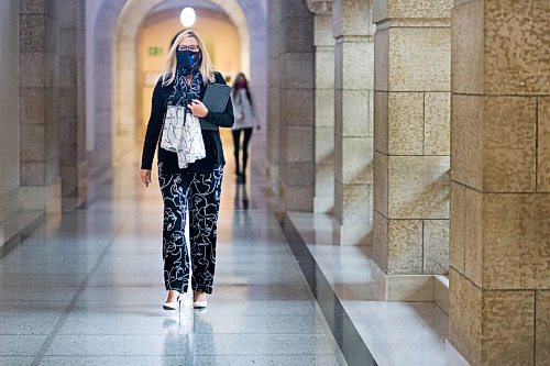 MIKAELA MACKENZIE / WINNIPEG FREE PRESS

Minister of municipal relations Rochelle Squires wears a mask while walking through the halls at the Manitoba Legislative Building in Winnipeg on Monday, Sept. 28, 2020.

Winnipeg Free Press 2020