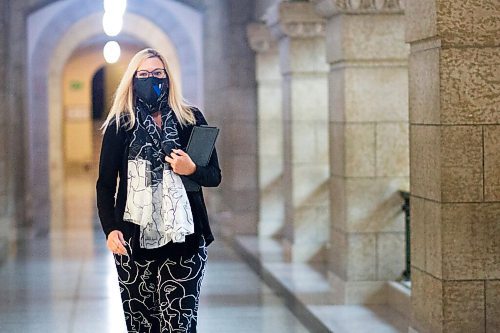 MIKAELA MACKENZIE / WINNIPEG FREE PRESS

Minister of municipal relations Rochelle Squires wears a mask while walking through the halls at the Manitoba Legislative Building in Winnipeg on Monday, Sept. 28, 2020.

Winnipeg Free Press 2020