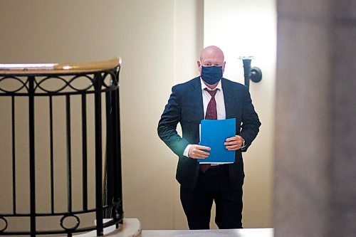 MIKAELA MACKENZIE / WINNIPEG FREE PRESS

Chief public health officer Brent Roussin wears a mask while walking through the halls at the Manitoba Legislative Building in Winnipeg on Monday, Sept. 28, 2020.

Winnipeg Free Press 2020