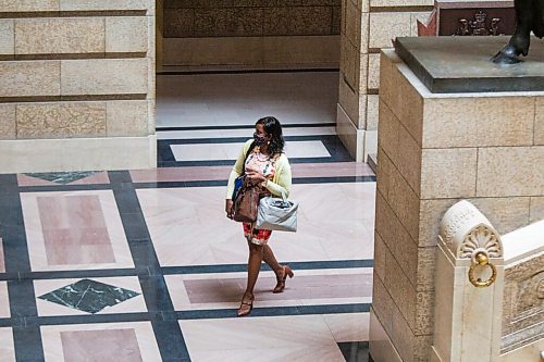 MIKAELA MACKENZIE / WINNIPEG FREE PRESS

PC MLA Audrey Gordon wears a mask while walking through the halls at the Manitoba Legislative Building in Winnipeg on Monday, Sept. 28, 2020.

Winnipeg Free Press 2020