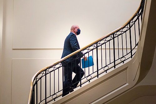 MIKAELA MACKENZIE / WINNIPEG FREE PRESS

Chief public health officer Brent Roussin wears a mask while walking through the halls at the Manitoba Legislative Building in Winnipeg on Monday, Sept. 28, 2020.

Winnipeg Free Press 2020